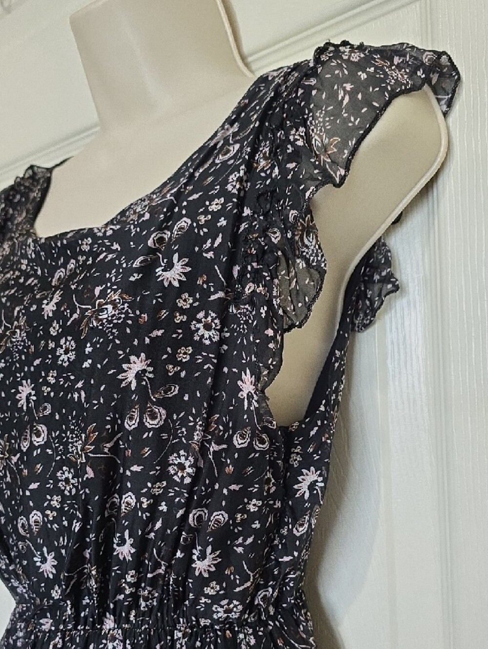 Floral Black Maxi Dress with Ruffle Cap Sleeves - Picture 12 of 16